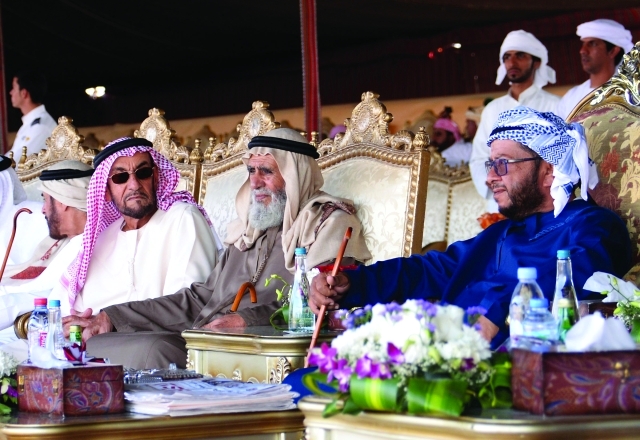 "سلطان بن زايد خلال متابعة أنشطة المهرجان"