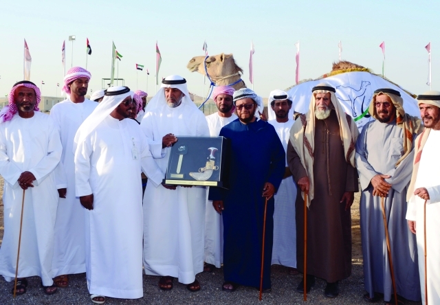"سموه يتوج الفائزين- البيان"