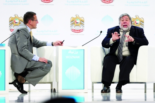"جلسة مع ستيف وزنياك ويحاوره ريتشارد كويست \tــ تصوير: عماد علاء الدين"