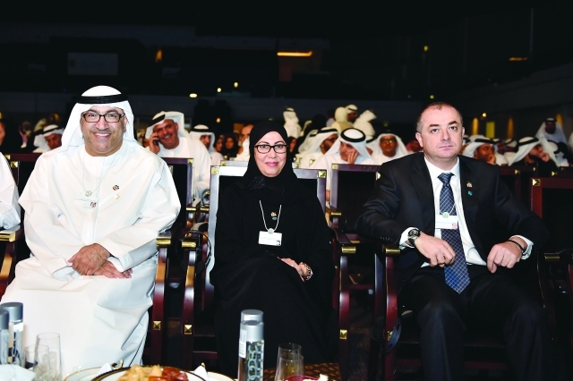 "مريم الرومي وعبدالرحمن العويس وإلياس بوصعب"