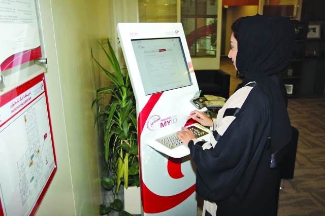 "إحدى محطات الخدمة الذكية في دبي"