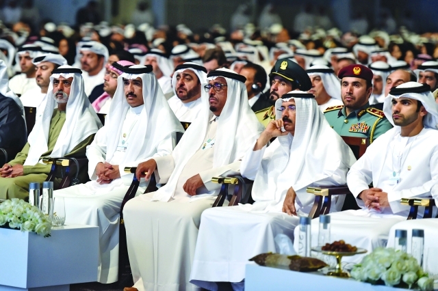 "محمد المر ومنصور بن محمد ونهيان بن مبارك وضاحي خلفان وأحمد الزعابي والعبيدلي والريسي"