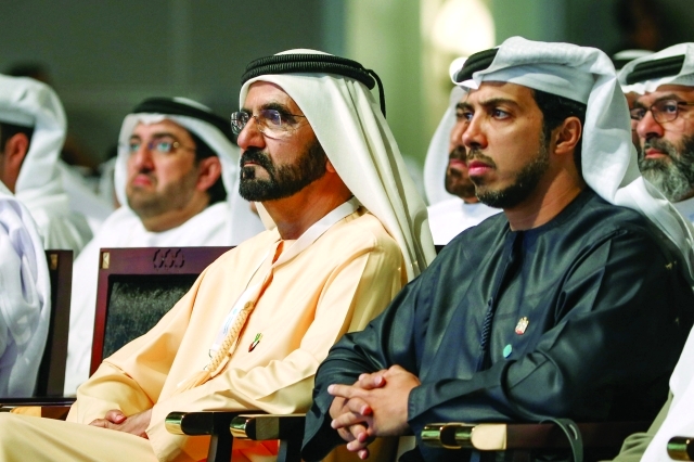 "محمد بن راشد ومنصور بن زايد لدى متابعتهما كلمة رئيس الوزراء المصري"