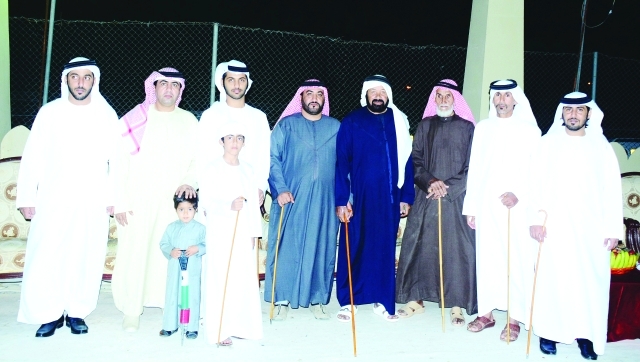 "..ومع جمع من الأهل والأصدقاء"