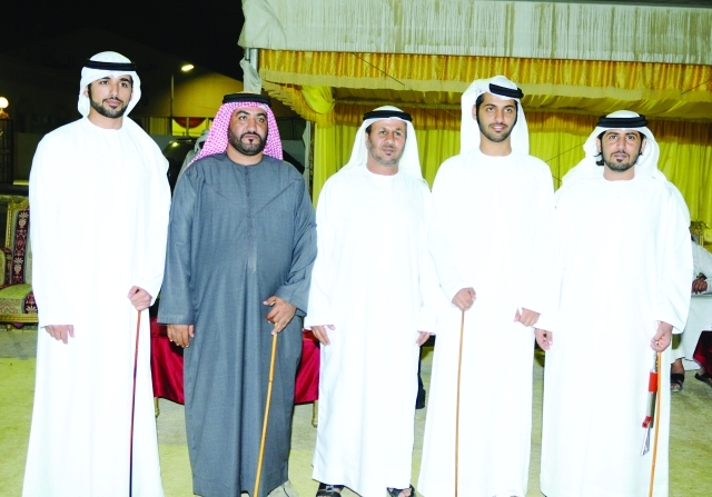 "العريس مع عبيد الكتبي وعدد من الأصدقاء"