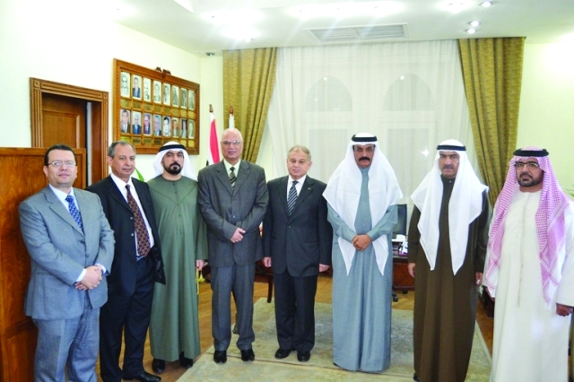 "الوفد خلال زيارة جامعة الإسكندرية"