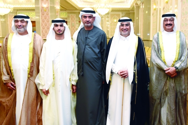 "العريس ووالده وأعمامه"