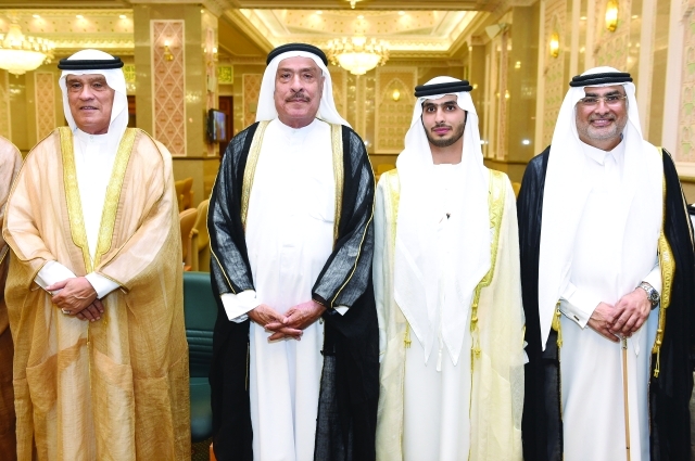 "العريس وأعمامه"