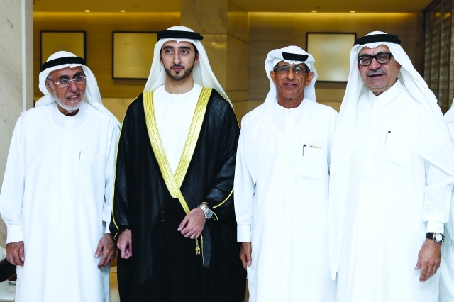 "عبد الحميد أحمد ووالد العريس والعريس"