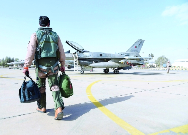 "طيار «إف 16» يعود من مهمته الناجحة"