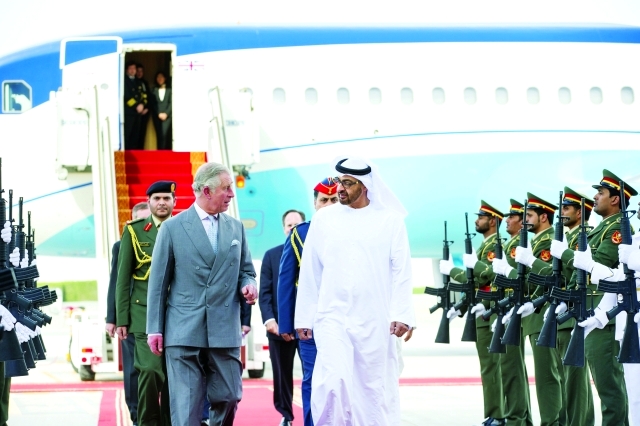 "محمد بن زايد خلال استقباله الأمير تشارلز"