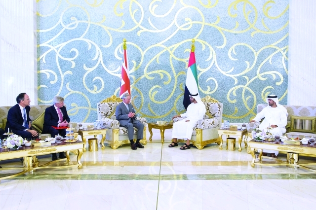 "محمد بن زايد خلال مباحثاته مع تشارلز بحضور محمد مبارك المزروعي والوفد البريطاني\t \t ــ وام"