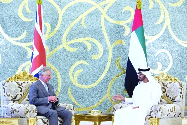 "محمد بن زايد متحدثاً إلى الأمير تشارلز"