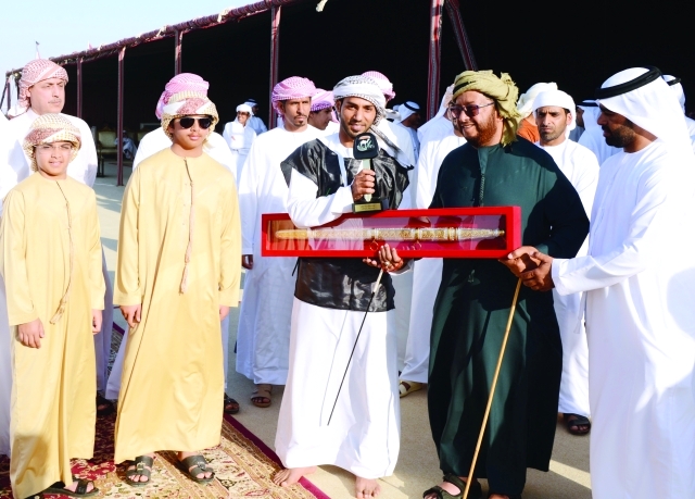 "سلطان بن زايد يكرم الفائزين"