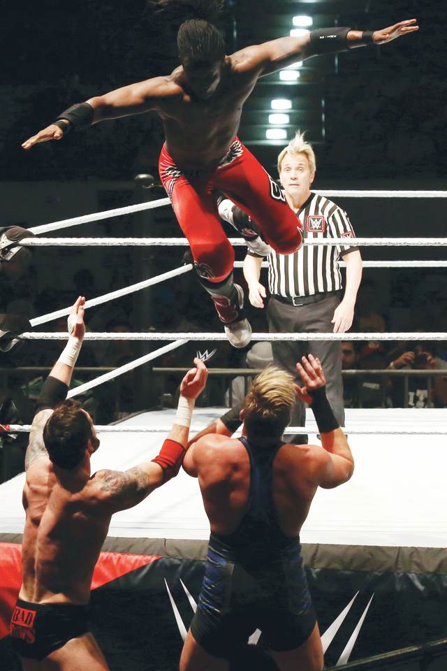 إثارة بـلا حــــدود في اليـــــــــوم الثاني لجولة WWE