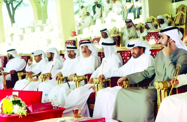 "سعود المعلا خلال متابعته المهرجان"