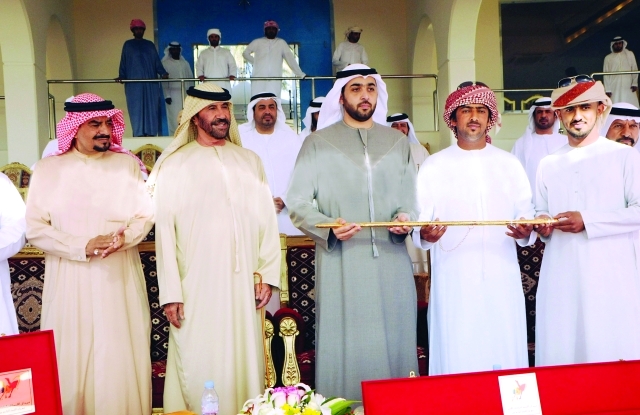 "ولي عهد أم القيوين يتوج الأبطال الفائزين وام"