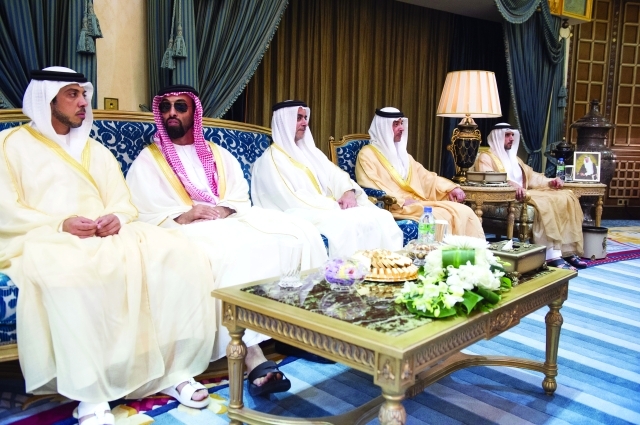 "حمدان بن محمد وهزاع وسيف وطحنون ومنصور بن زايد خلال الاستقبال"