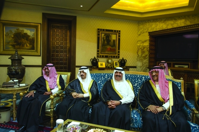 "مقرن بن عبدالعزيز ومحمد بن نايف ومتعب بن عبد الله خلال اللقاء"