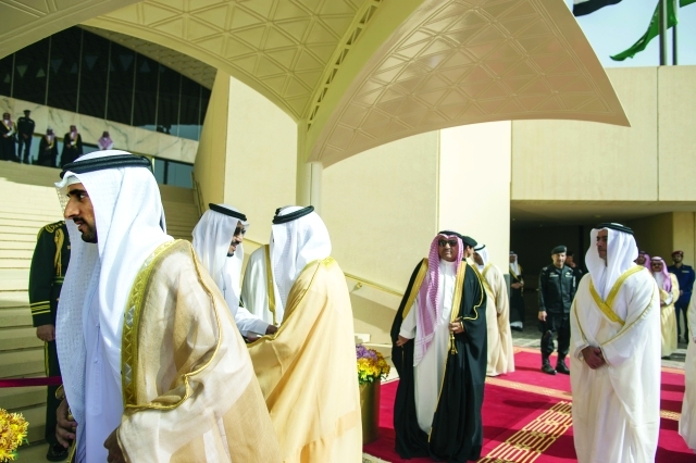"خادم الحرمين خلال استقبال حمدان بن محمد وسيف بن زايد"