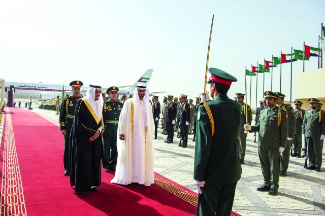 "الزعيمان يستعرضان حرس الشرف"