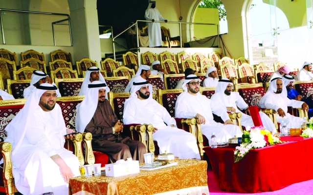 "راشد بن سعود المعلا خلال متابعته السباق وام"