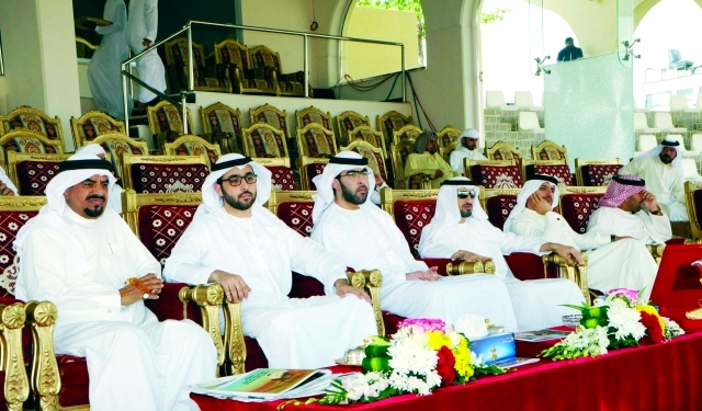 "راشد بن سعود المعلا يتابع السباق"