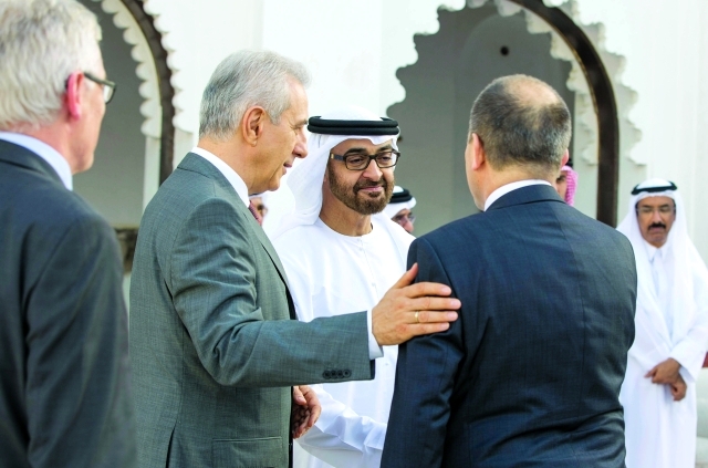 ".. وسموه مستقبلاً الوفد المرافق لرئيس وزراء ساكسونيا"