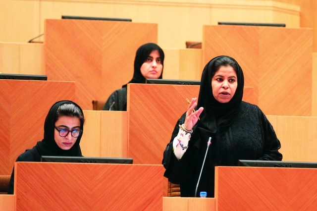 "منى البحر خلال توجيه أحد الأسئلة إلى وزير البيئة"