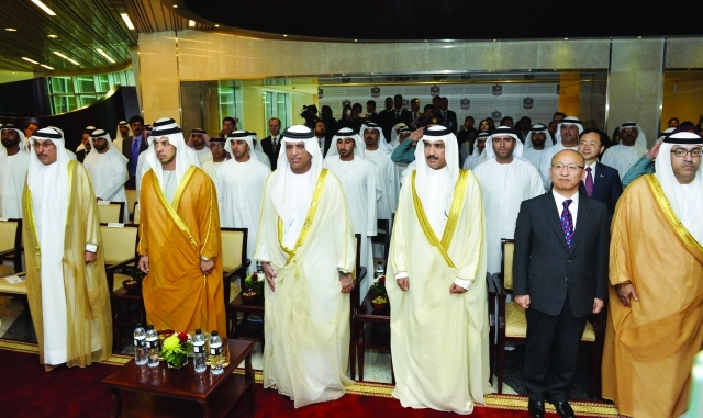 "حاكم رأس الخيمة خلال افتتاح المستشفى بحضور منصور بن زايد وعبد الرحمن العويس ـــ وام"
