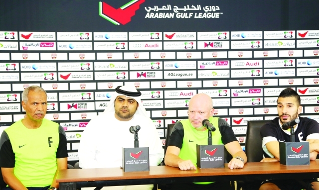 "هاشيك والشرع خلال المؤتمر الصحافي"