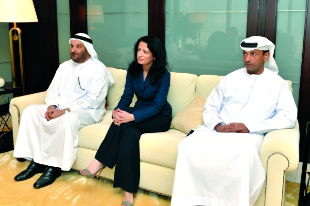 "عبد الله الشيباني وأمينة الرستماني وسعيد بن ملهوف خلال الاستقبال"