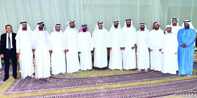 "سعيد بن طحنون يتوسط الحضور"