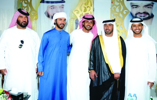 "العريس صقر المنصوري وحسين العامري وعدد من الأهل والأصدقاء"