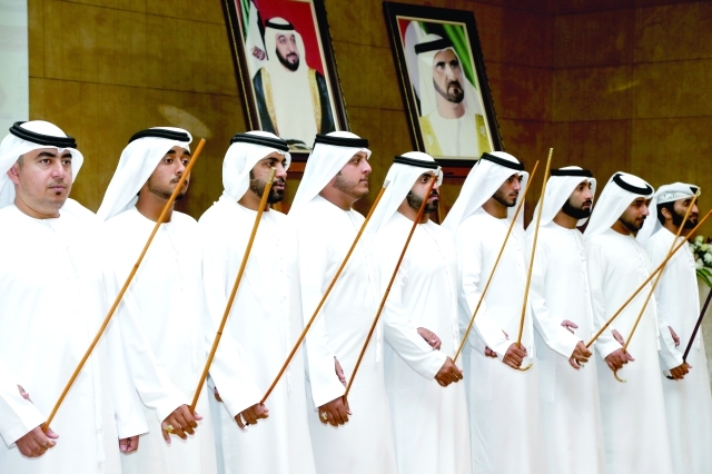 "رقصة شعبية خلال الحفل"