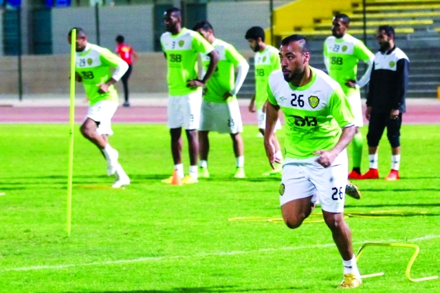 "سالم مسعود مدافع الوصل خلال تدريب فريقه الأخير - البيان"