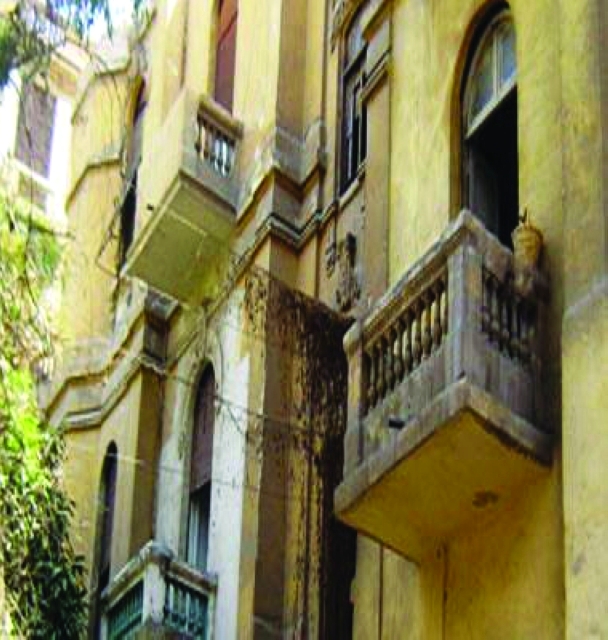 "شرفات منزل العقاد"