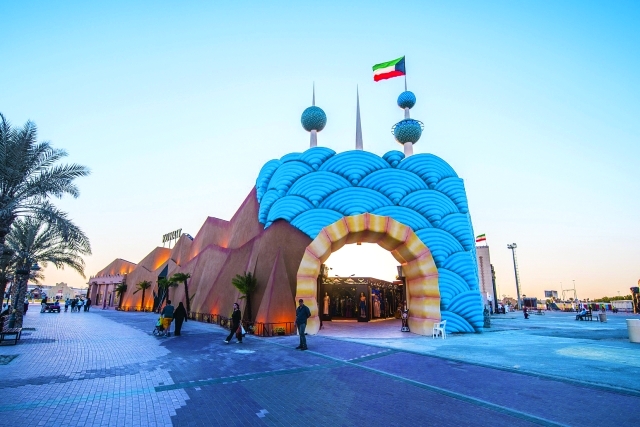 "تصميم متميز للجناح الكويتي في القرية من المصدر"
