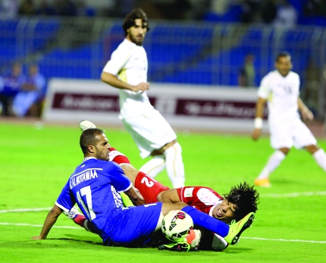 "بدر المطوع مهاجم الكويت خلال إحدى مشاركاته مع منتخب بلاده - البيان"