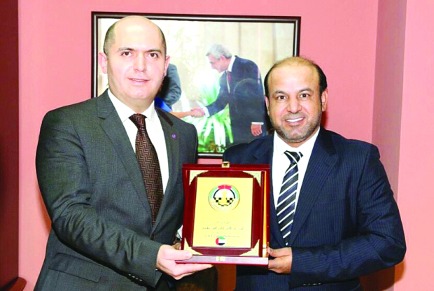 "المقبالي يهدي وزير التعليم الأرميني درع الاتحاد - البيان"