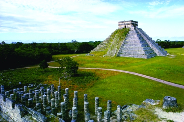 "هرم تشيتشن إيتزا يجسد حضارة المايا ويجتذب القدر الأكبر من السياح إلى المكسيك أرشيفية"