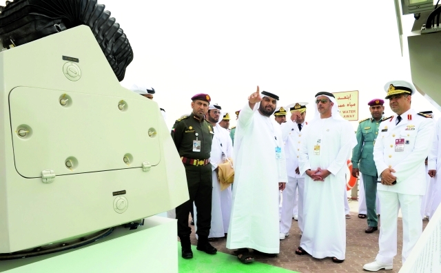 "سيف بن زايد أمام إحدى القطع البحرية"