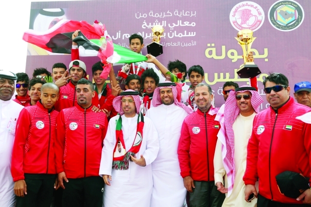 "منتخبنا الشاب بطل الخليج على منصة التتويج تصوير عبدالله الحوسني"