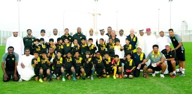 "مسؤولو أكاديمية الوصل يحتفلون مع البراعم - البيان"