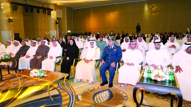 "نهيان بن مبارك متوسطاً الحضور في الحفل\t\t وام"