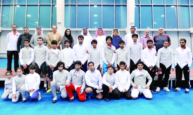 "اللجنة المنظمة مع منتخبنا في معسكره الإعدادي للبطولة - البيان"