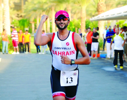 "ناصر بن حمد مشاركاً في سباقات الترايثلون - البيان"