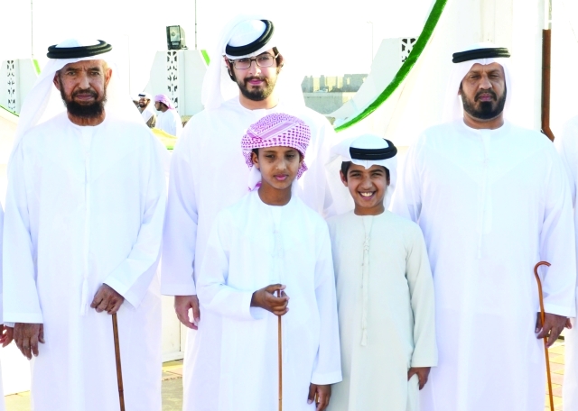 "زايد بن طحنون وعويضة الخييبي ومسلم بن طاسة العامري والد العريس بخيت"