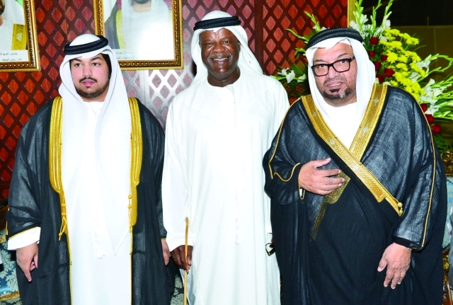 "مال الله مبارك يتوسط خالد بن سدره ونجله العريس نايف"