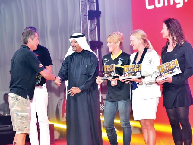 "حارب يتوج المشاركين في البطولة البيان"